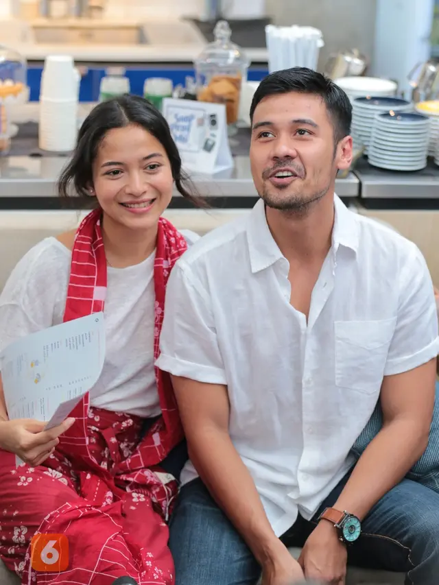 [Bintang] Chicco Jerikho dan Putri Marino