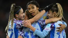 Pemain Timnas Wanita Spanyol melakukan selebrasi setelah Maite Oroz (kedua kiri) mencetak gol ke gawang Swiss pada laga Grup D UEFA Nations League 2023/2024 di The Letzigrund Stadium, Zurich, Swiss pada 31 Oktober 2023 waktu setempat. Laga dimenangkan oleh Spanyol dengan skor 7-1. (AFP/Sebastien Bozon)