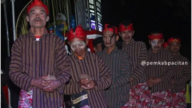 Puncak Acara Tradisi Ceprotan dimulai saat Matahari Mulai Terbenam