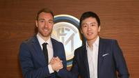 Christian Eriksen dan Direktur Inter Milan Steven Zhang. (Dok Inter Milan)