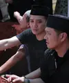 Ayah artis kembar, Akhmad Fadli dan Fadlan Muhammad tengah berduka. H.M. Zainuri Bin H. Abdul Ghani, ayahnya meninggal dunia pada senin dini hari (18/7) di Rumah Sakit Sari Asih Ciledug, Tangerang.  (Adrian Putra/Bintang.com)
