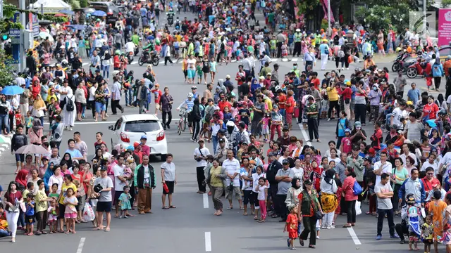 Saksikan Karnaval Cap Go Meh, Ribuan Warga Padati Kawasan Glodok
