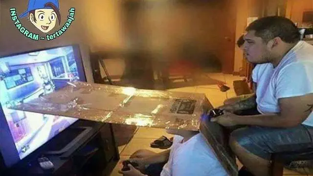 6 Kelakuan Orang saat Main PS Ini Bikin Ketawa