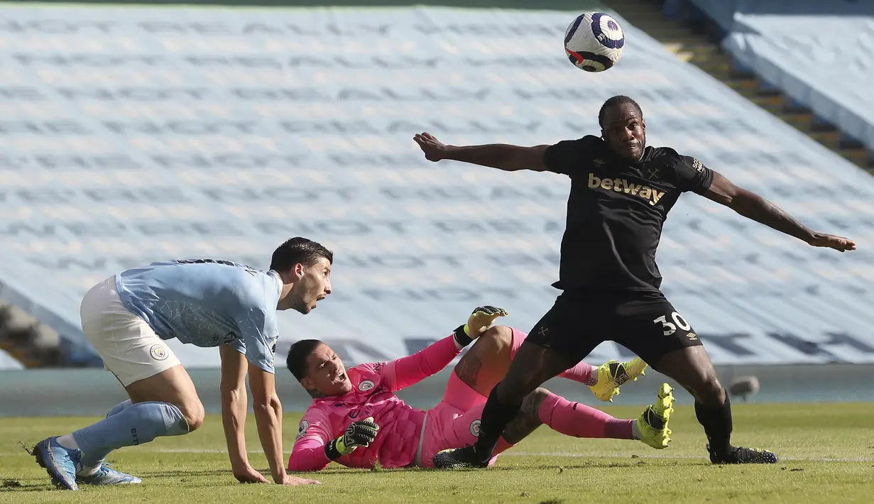 West Ham United mampu menyamakan kedudukan melalui gol yang diciptakan Michail Antonio (kanan). (Foto: AP/Pool/Martin Rickett)