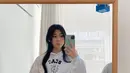 Bekerja di laboratorium sekaligus menyelesaikan pendidikan kuliahnya, ia pun diketahui meneliti mengenai epilepsi lobus selama 2 tahun. Karier yang dimiliki oleh Nadine Lee ini pun membuat banyak netizen terpana. (Liputan6.com/IG/@deeenerss)