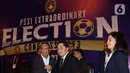 Ketua Umum PSSI periode 2023-2027 Erick Thohir (tengah) berjabat tangan dengan Wakil Ketua Umum PSSI ll Zainudin Amali (kiri) disaksikan Wakil Ketua Umum PSSI l Ratu Tisha (kanan) saat Kongres Luar Biasa Persatuan Sepak Bola Seluruh Indonesia (KLB PSSI) 2023 di Jakarta, Kamis (16/2/2023). Dalam kongres itu, Erick Thohir resmi terpilih sebagai Ketua Umum PSSI sementara Zainudin Amali serta Ratu Tisha terpilih sebagai Wakil Ketua Umum PSSI I dan II untuk kepengurusan PSSI periode 2023-2027. (Liputan6.com/Herman Zakharia)