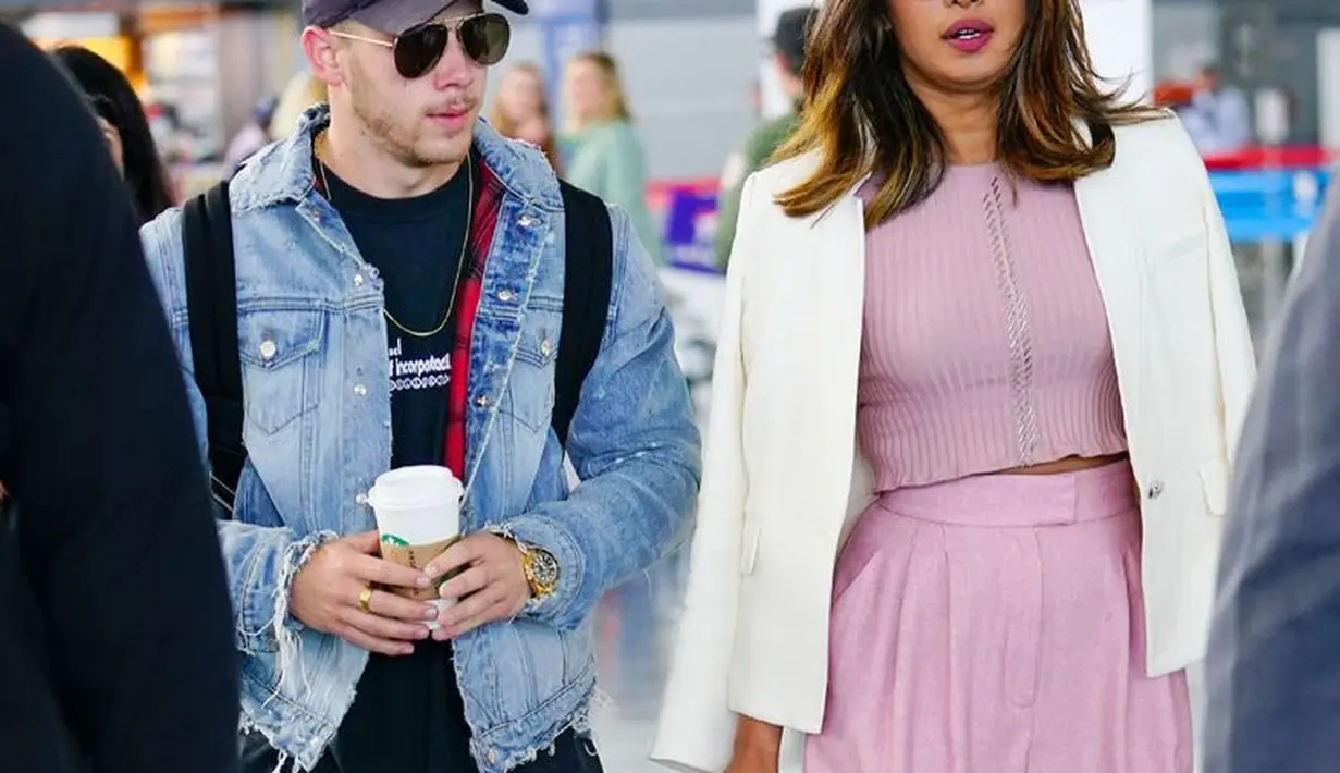 Nick Jonas sendiri pun sempat mengunggah video Priyanka Chopra yang tengah tertawa dengan heart-eyes emoji. (Getty Images - Cosmo)