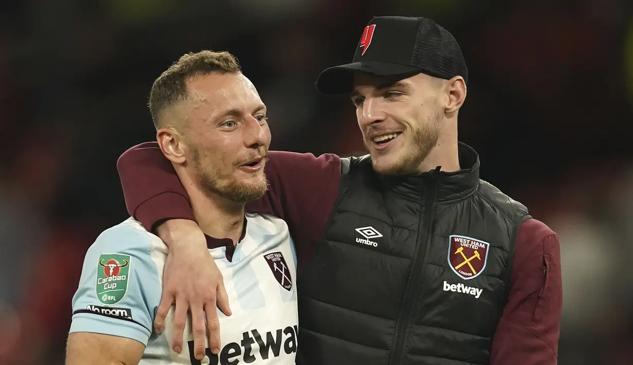 Kemenangan ini sekaligus menuntaskan dendam West Ham terhadap Manchester United yang pada akhir pekan lalu secara dramatis dikalahkan Setan Merah 1-2 di ajang Premier League. (AP/Dave Thompson)