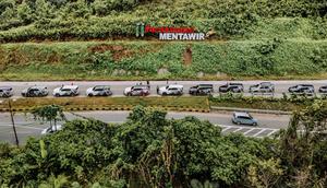 Sebanyak 60 member ID42NER mendapat kesempatan menjajal langsung ketangguhan Toyota Fortuner di lintasan off-road menantang. (ist)