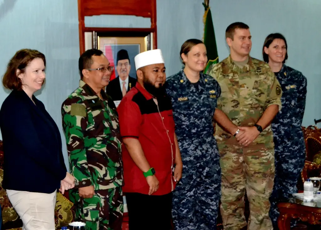 Walikota Bengkulu Helmi Hasan meminta kepada tim Pasific Partnership militer Amerika Serikat untuk membangun waduk penampungan air guna mengatasi ancaman musibah banjir tahunan (/Yuliardi Hardjo) 