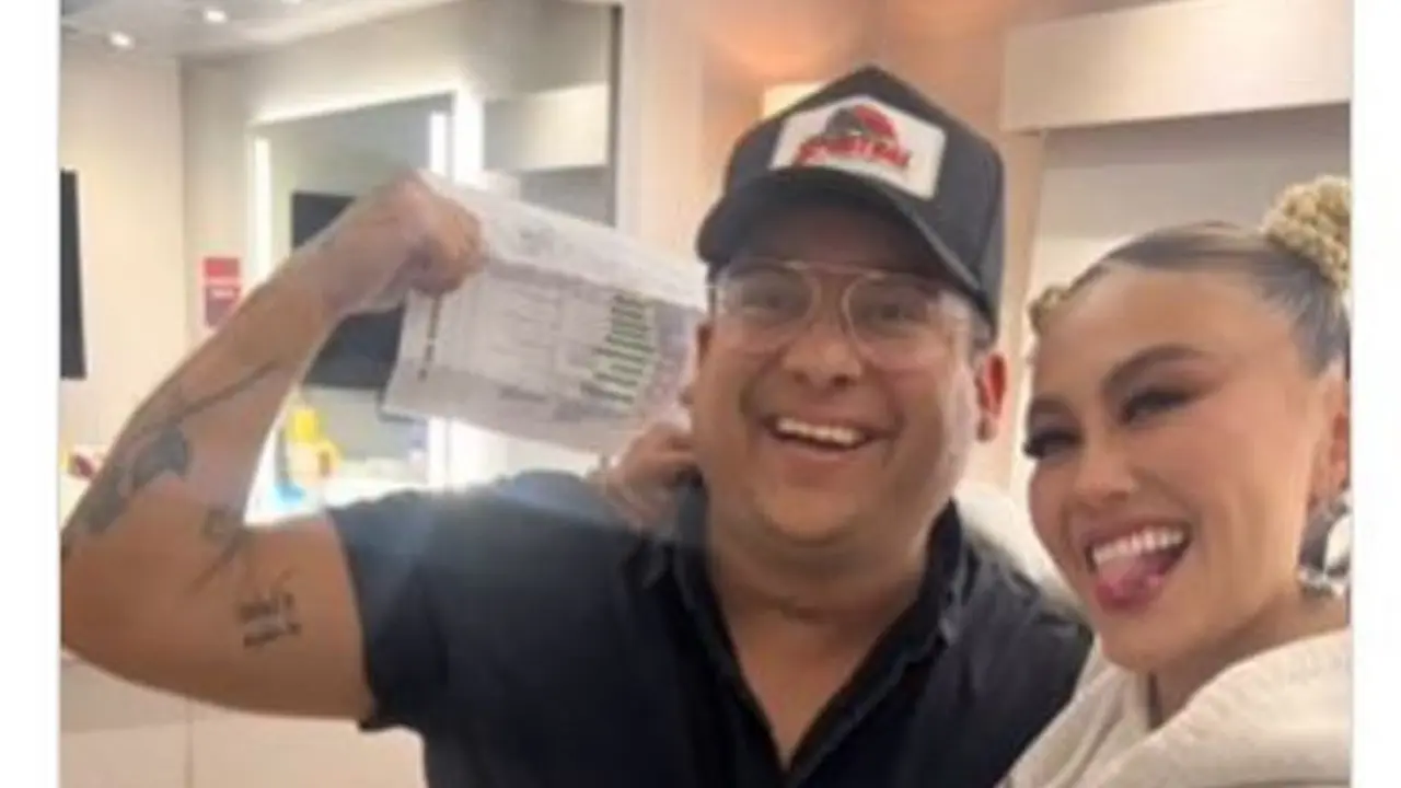 Heboh Pria Anerika Bikin Tato Tanda Tangan Agnez Mo di Tangannya