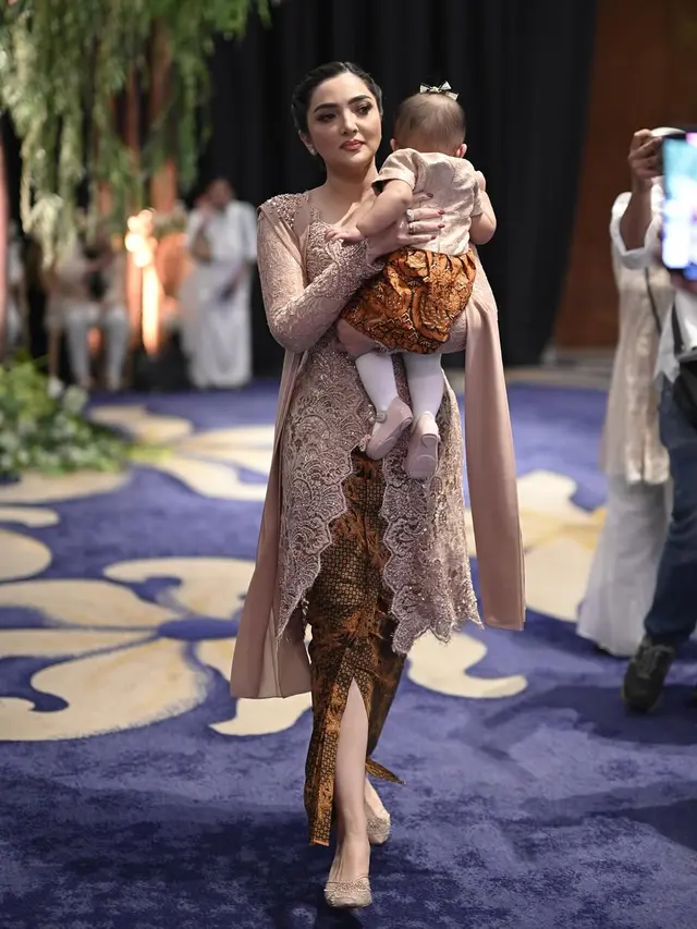 6 Inspirasi Kebaya Elegan ala Ashanty untuk Segala Kesempatan