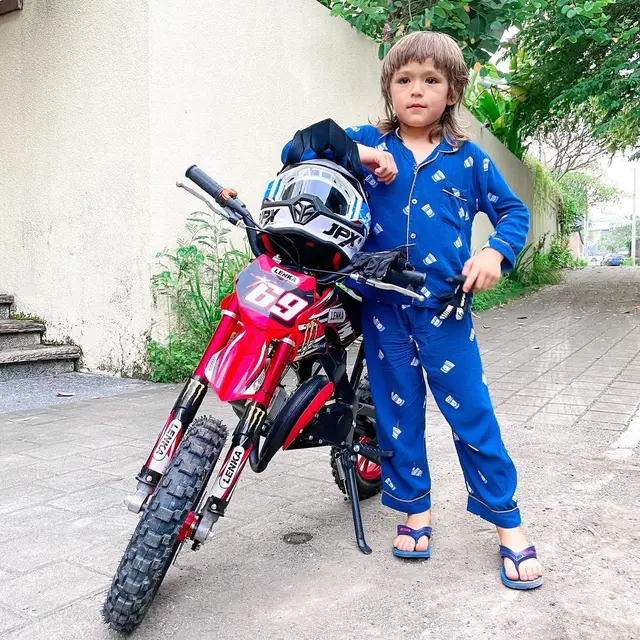 6 Potret Terbaru El Barack Anak Jessica Iskandar, Kini Berambut Gondrong