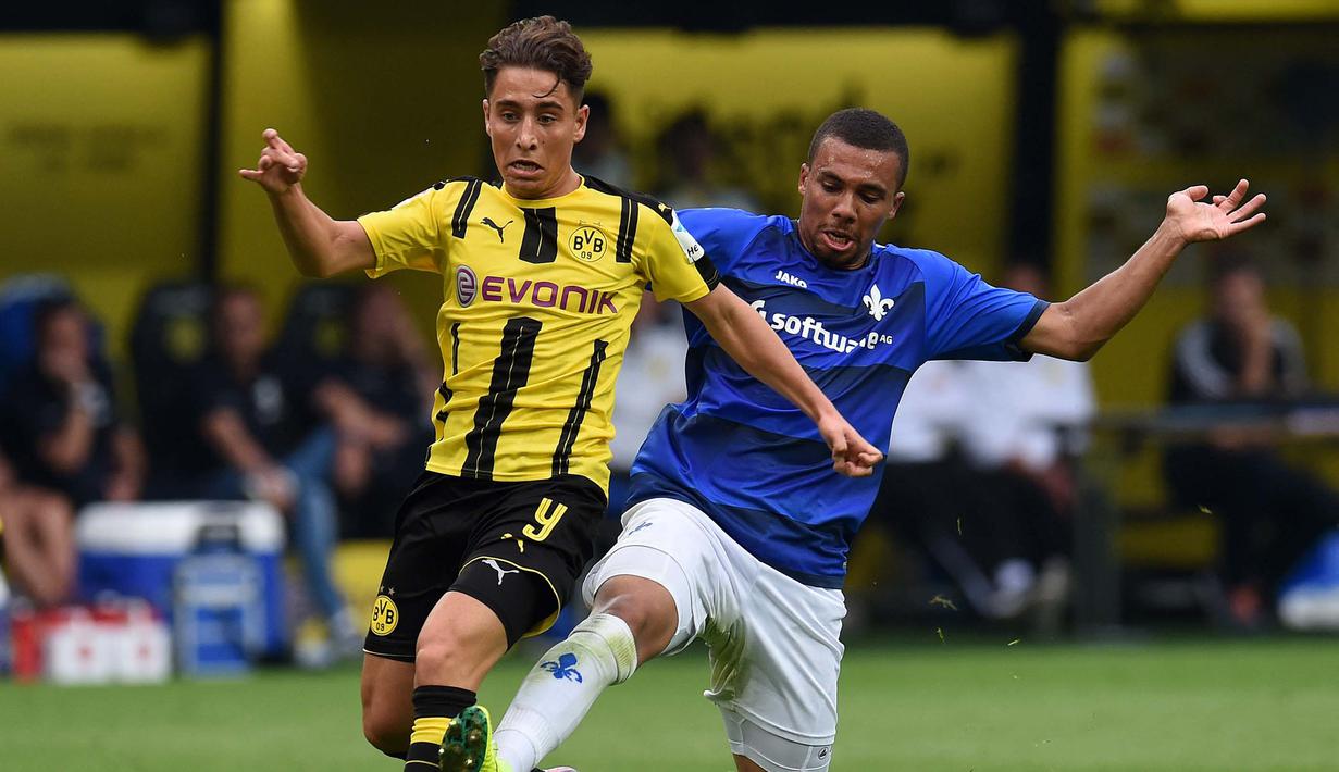 Emre Mor. Pada musim 2016/2017, pemain yang mewarisi jersey nomor 9 yang ditinggalkan Adnan Januzaj adalah Emre Mor yang didatangkan dari Nordsjaelland. Hanya bertahan satu musim, ia tampil dalam 19 laga dan hanya mencetak 1 gol dan 2 assist. (AFP/Patrik Stollarz)