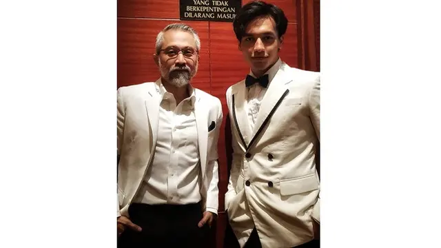 Sudah Bebas, Ini 7 Potret Terbaru Jefri Nichol Hadiri Gala Premier Habibie & Ainun 3
