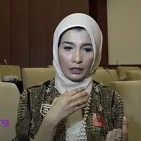 Menjadi sosok yang paham akan isi pancasila, Arzetti Bilbina mencoba untuk menerapkannya kepada anak-anak. Arzetti berusaha untuk menanamkan sikap keagamaan dalam diri anak-anaknya.