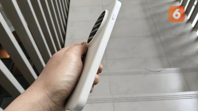 Tampilan bodi bagian kiri Vivo X300 Pro (Liputan6.com/Arief Ferdian Maulana)