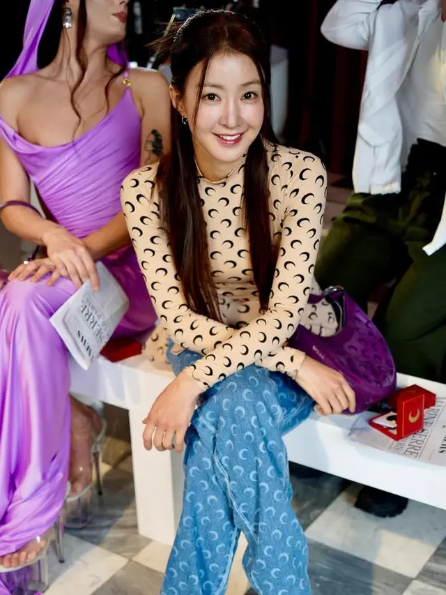 Gaya Stylish Lee Si Young saat Berada di Paris. [@leesiyoung38]