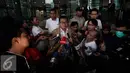 Mantan Ketua Komisi II DPR, Agun Gunandjar usai menjalani pemeriksaan sebagai saksi untuk kasus korupsi proyek elektronik kartu tanda penduduk (e-KTP), Jakarta, Rabu (19/10). (Liputan6.com/Helmi Afandi) 