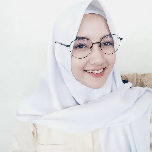 6 Pesona Yuriska Patricia Kekasih Kiki Farrel Pakai Hijab, Makin Anggun