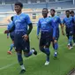 Bek Persib Bandung Achmad Jufriyanto mengikuti sesi latihan tim di Stadion Gelora Bandung Lautan Api, Kamis (4/3/2021). (Foto: MO Persib)