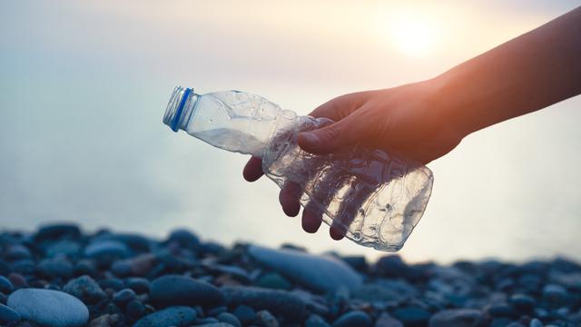 10 Ide Kerajinan dari Botol Bekas, Bernilai Guna dan Estetik