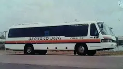 Bus Kapsul yang cukup populer di zamannya. Salah satunya digunakan oleh bus malam Benteng Jaya. (Source: instagram.com/@busklasik)