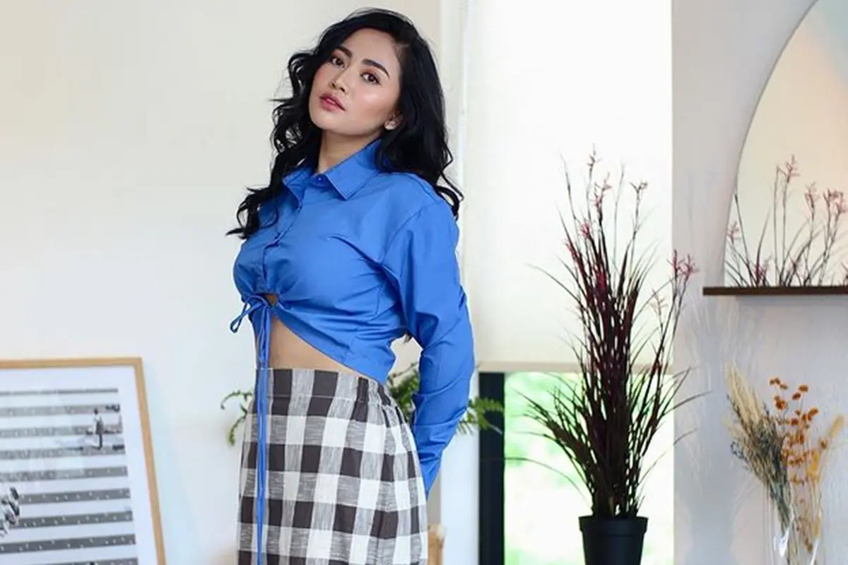 FOTO: Tampil Colorful, Begini Gaya Rachel Vennya dengan Outfit 'Tabrak Warna'