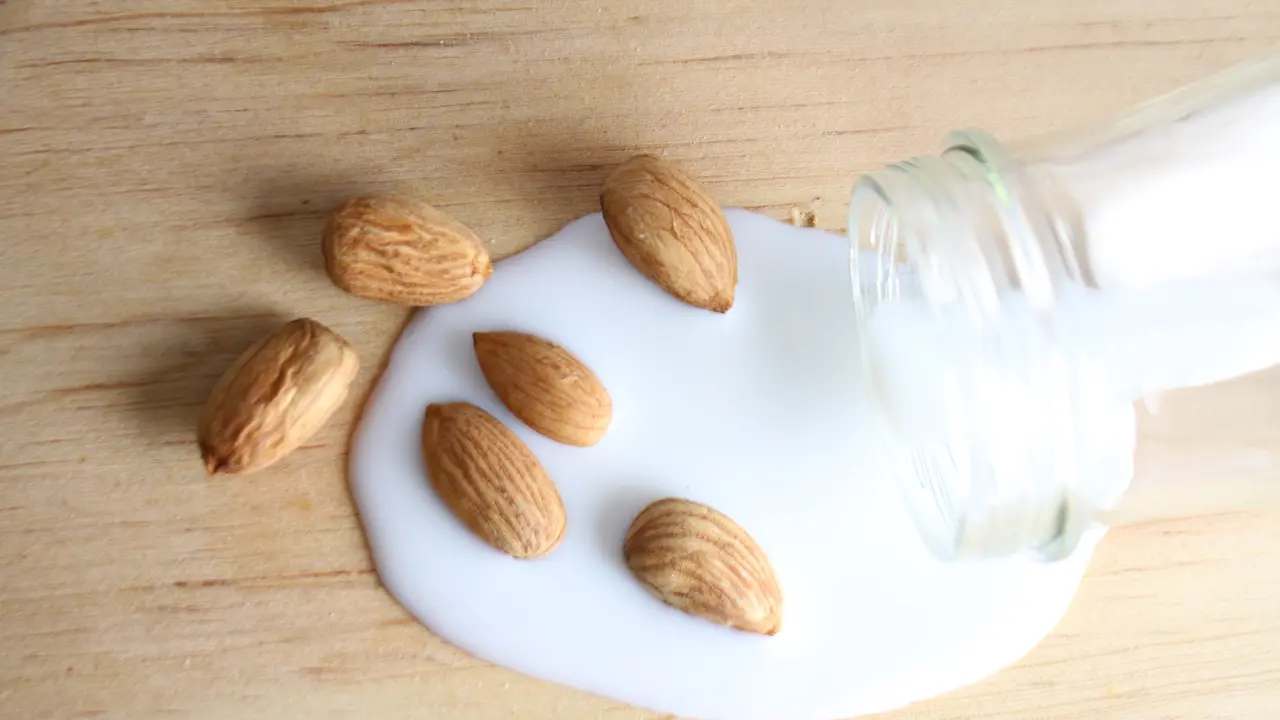 ilustrasi susu almond/pixabay