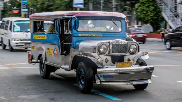 Jeepney, Transportasi Unik di Manila