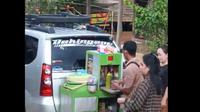 Pedagang Bakso Unik di Kalimantan, Modifikasi Mobil Jadi Tempat Jualan.&nbsp; foto: X&nbsp;@pdfperjuangan
