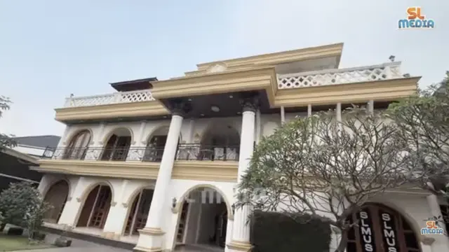 Potret Fasad Depan Rumah Sule