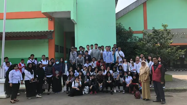 Gadis Lulusan SMP Ini Biayai Sendiri Sekolah Kejar Paket C, Kisahnya Bikin Haru