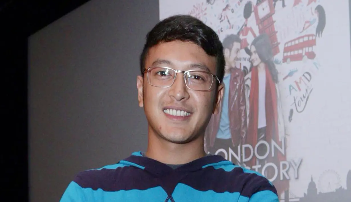 Dimas Anggara kembali dipasangkan dengan Michelle Ziudith. Sebelumnya, tahun lalu keduanya bermain dalam film ‘Magic Hour’. Kali ini ia bermain dalam film 'London Love Story'. (Galih W. Satria/Bintang.com)