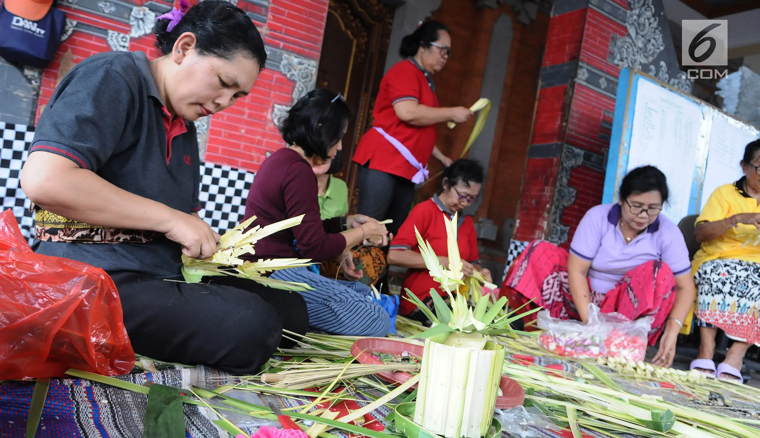 FOTO: Persiapan Upacara Mecaru Sambut Hari Raya Nyepi di Depok - Foto ...