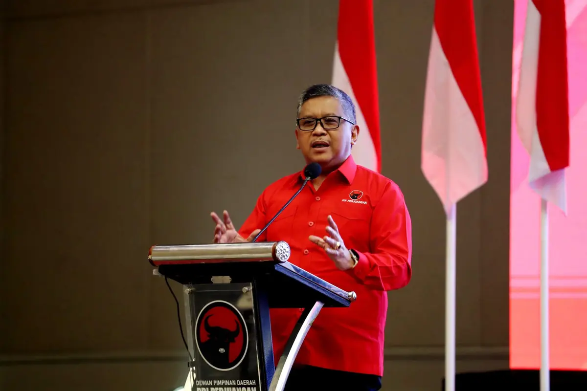 Sekjen PDIP Hasto Kristiyanto pada Rapat Koordinasi Teknis (Rakornis) dan konsolidasi memenangkan Pemilu 2024 Jatim, di Surabaya, Minggu (19/3/2023).