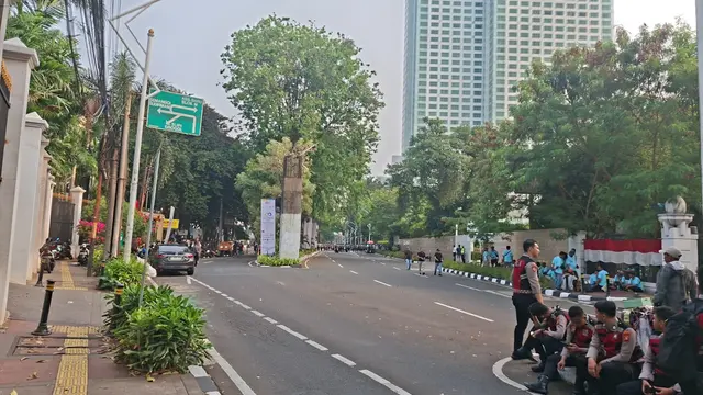 Arus Lalu Lintas di Belakang Gedung DPR