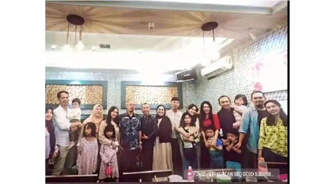 6 Potret Keluarga Ayu Ting Ting dan Lettu Fardhana Buka Puasa Bareng, Penuh Hangat