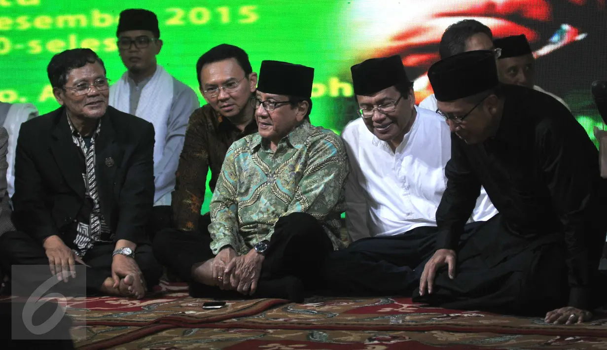 Sejumlah tokoh menghadiri haul ke enam Gus Dur di Ciganjur, Jakarta, Sabtu (26/12/2015). Dalam acara ini masyarakat diajak untuk merawat tradisi serta merajut hati seperti pencerminan dari perjuangan Gus Dur. (Liputan6.com/Gempur M Surya)