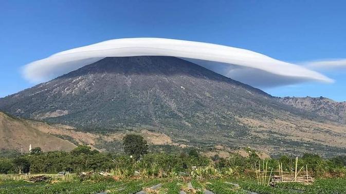 Fenomena Alam Gunung Rinjani (dok.Instagram@nurma_shaa/https://www.instagram.com/p/B0AGdljhxpv//Devita Nur Azizah