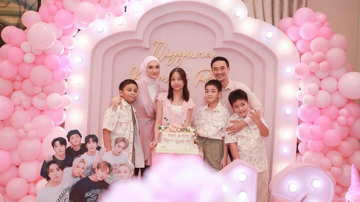Gaya Kompak Foto Keluarga Putri Zulhas dan Zumi Zola dengan Serba Pink Saat Ulang Tahun Illiyyuna Kamila Rais