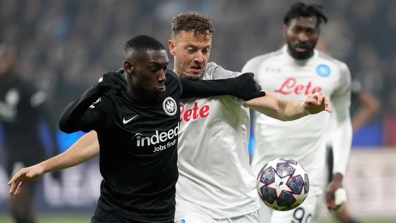 Napoli Taklukkan Eintracht Frankfurt di 16 Besar Liga Champions