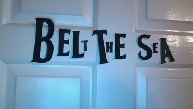 [Bintang] Keisengan Cewek Ini Bikin Pecinta The Beatles Baper!