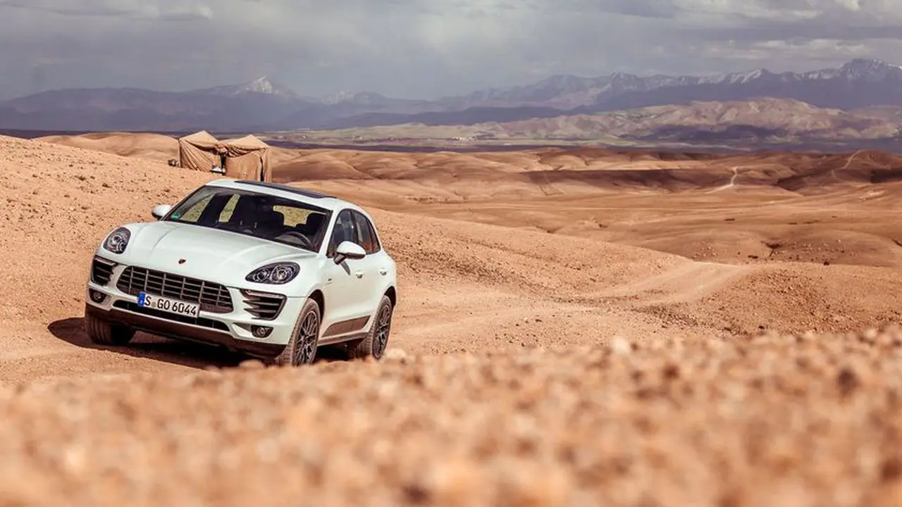 Rusia Perintahkan Porsche Tarik Macan dan Carrera