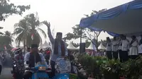 Vespa modifikasi memeriahkan parade ta'aruf MTQ Kota Tangerang. (Liputan6.com/Pramita Tristiawati)