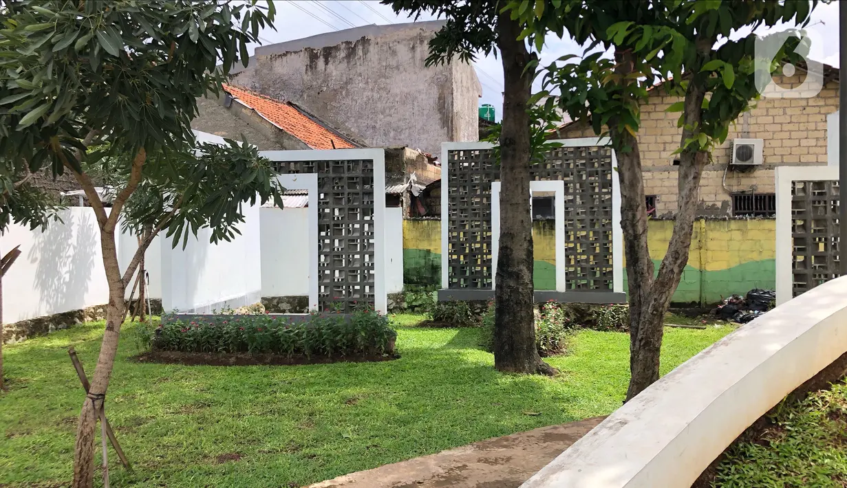 Kondisi Taman Maju Bersama (TMB) Assakinah di kawasan Kebagusan, Jakarta, Kamis (27/2/2020). Gubernur DKI Jakarta Anies Baswedan akan membangun 200 TMB hingga tahun 2022 untuk memenuhi target 30 persen ruang terbuka hijau (RTH) di wilayah Ibu Kota. (Liputan6.com/Immanuel Antonius)