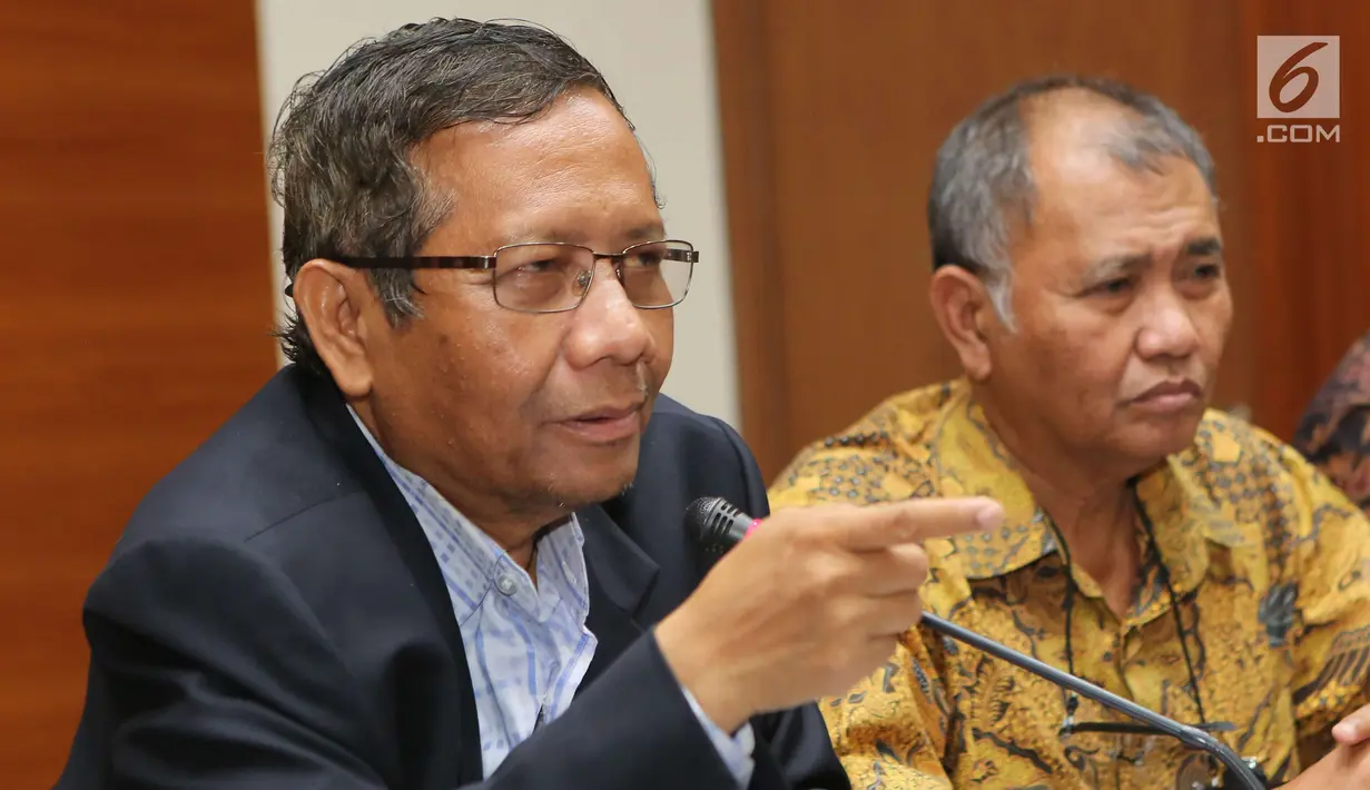 APHTN-HAN dan PUSaKO menyebut penggunaan hak angket KPK merupakan produk ilegal dan cacat hukum, Jakarta, Rabu (14/6). (Liputan6.com/Helmi Afandi)