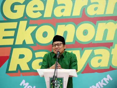 Ketum DPP PKB Muhaimin Iskandar memberikan sambutan saat pembukaan pergelaran ekonomi rakyat yang digelar di lobi Nusantara II Komplek Parlemen, Senayan, Jakarta, Selasa (18/7). (Liputan6.com/Johan Tallo)