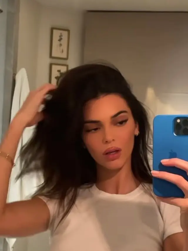 Trik membuat bibir lebih tebal seperti Kendall Jenner/dok. (@kendalljenner)