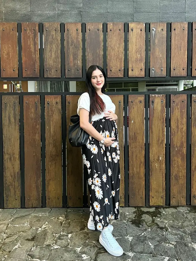 Yasmie Ow makin cantik saat hamil